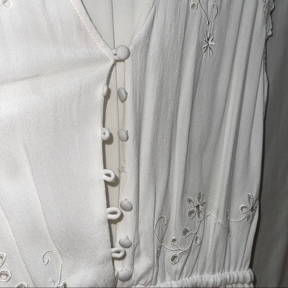 White romper - Picture 2 of 3